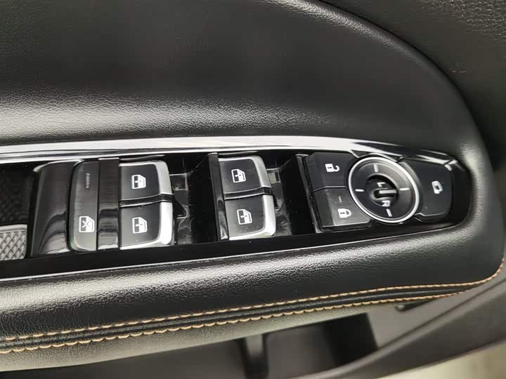 Фото 9 - Ford Equator