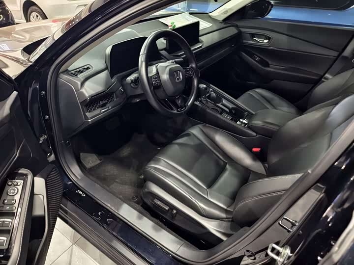 Фото 4 - Honda Accord