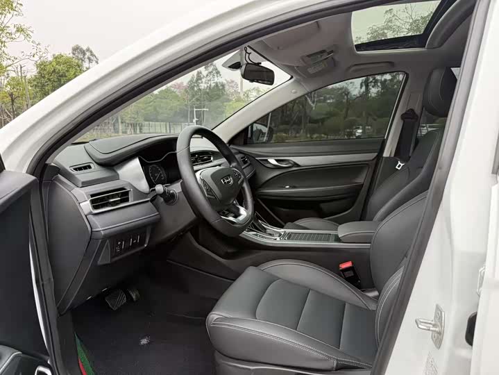 Фото 6 - Geely Emgrand