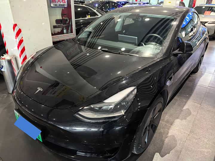 Фото 1 - Tesla Model 3
