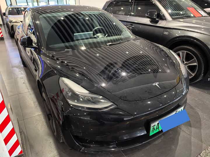 Фото 3 - Tesla Model 3