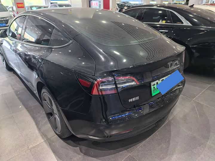 Фото 4 - Tesla Model 3