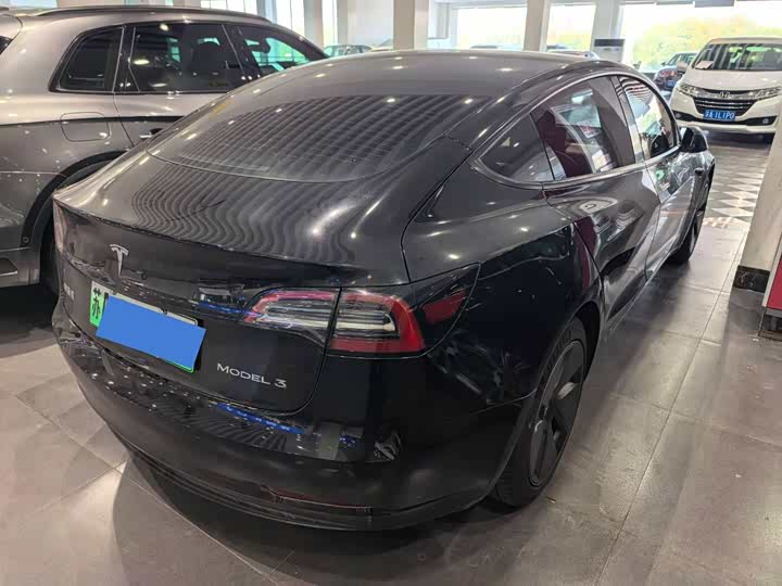 Фото 5 - Tesla Model 3