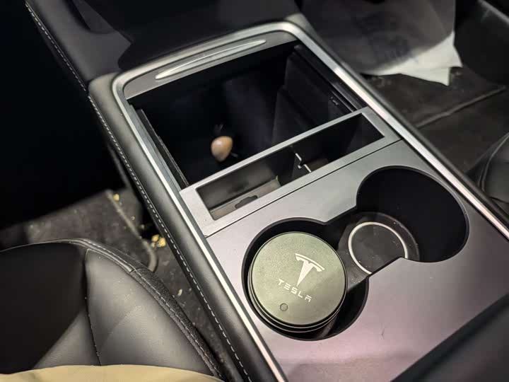 Фото 9 - Tesla Model 3