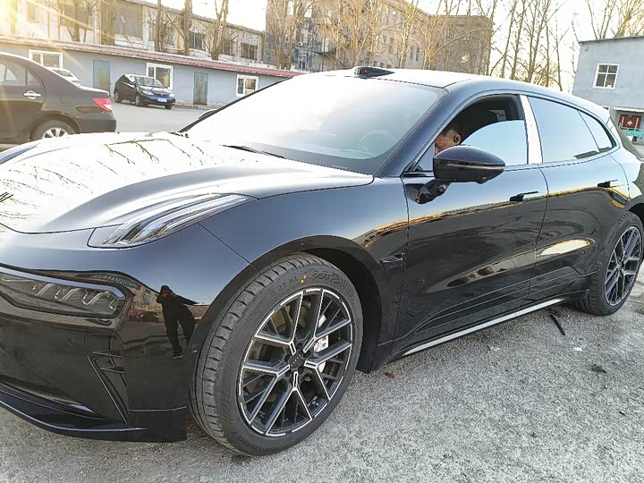 Фото 1 - Zeekr 001