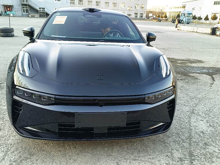 Фото 2 - Zeekr 001