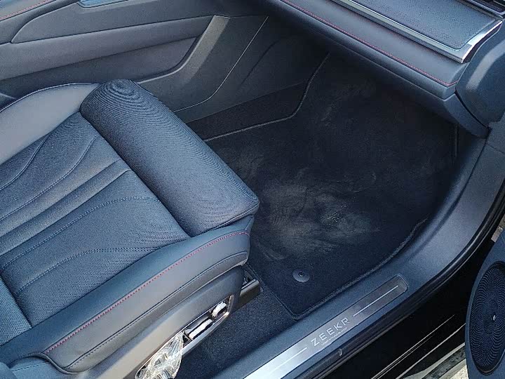 Фото 4 - Zeekr 001