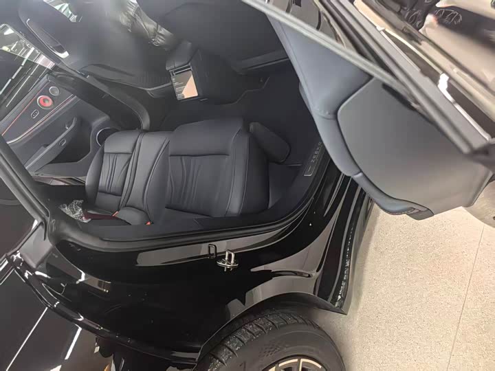 Фото 7 - Zeekr 001