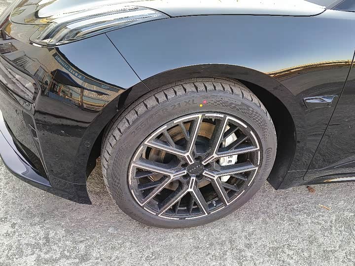 Фото 8 - Zeekr 001