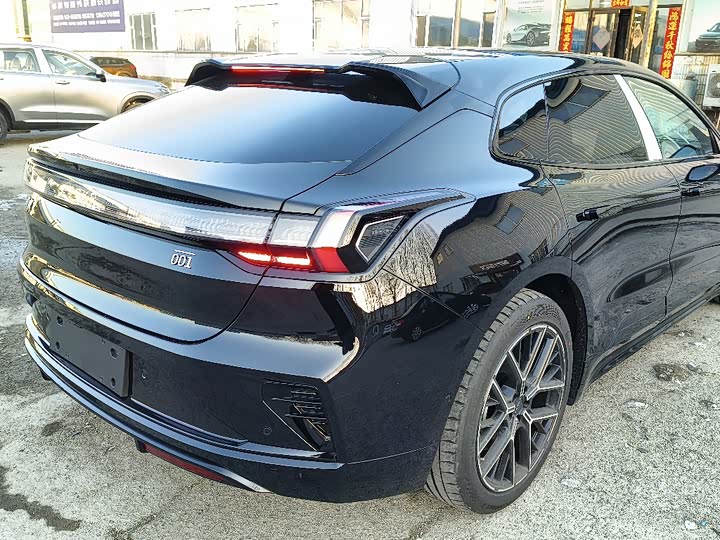 Фото 9 - Zeekr 001