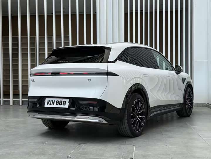 Фото 2 - Zeekr 7X
