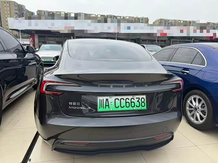 Фото 4 - Tesla Model 3