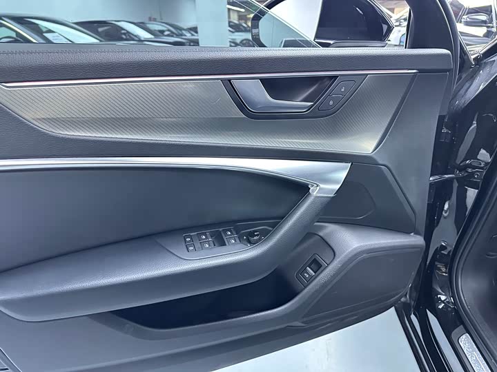 Фото 7 - Audi A6L