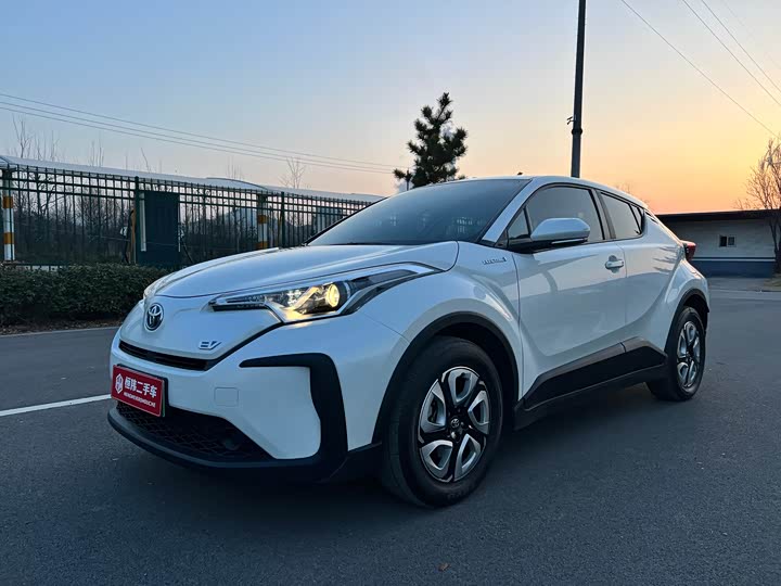 Photo 1 - Toyota C-HR EV