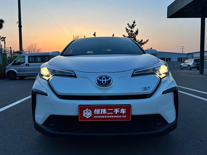 Photo 2 - Toyota C-HR EV