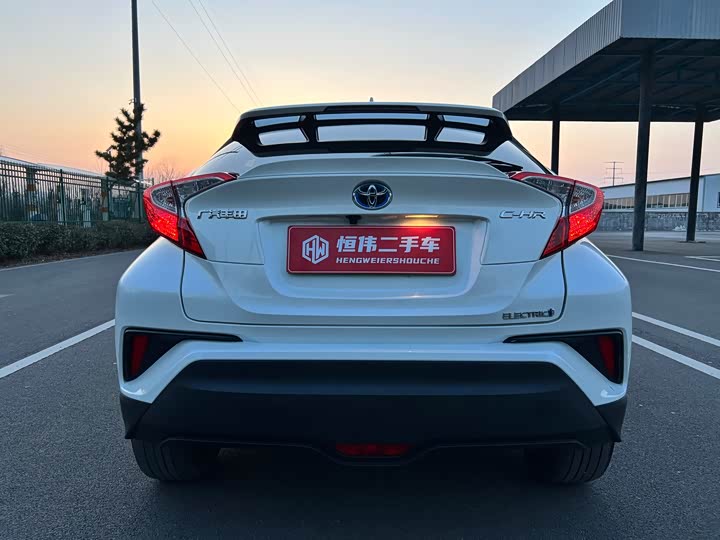 Photo 5 - Toyota C-HR EV