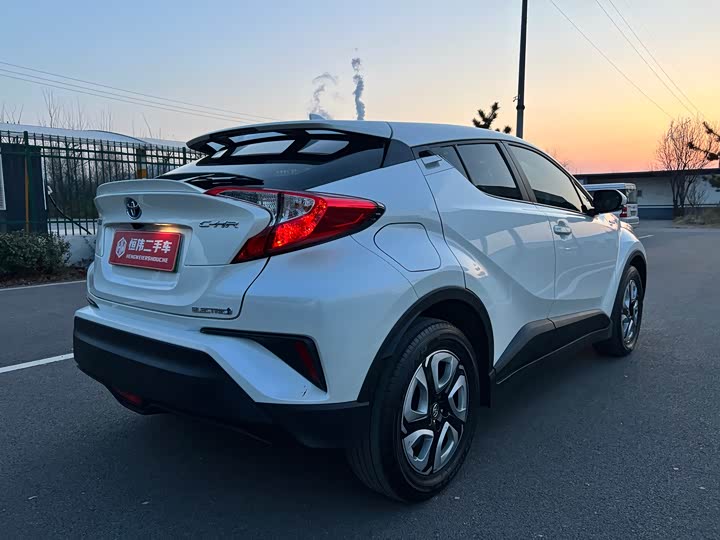 Photo 6 - Toyota C-HR EV