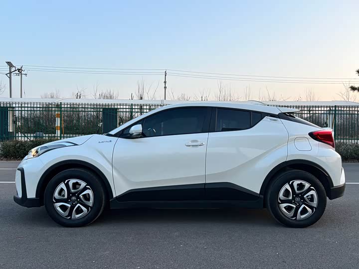 Photo 7 - Toyota C-HR EV