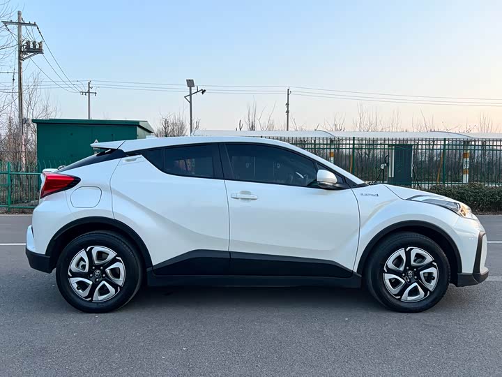 Photo 8 - Toyota C-HR EV