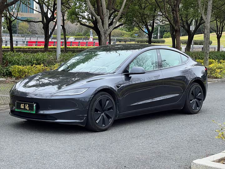Фото 1 - Tesla Model 3