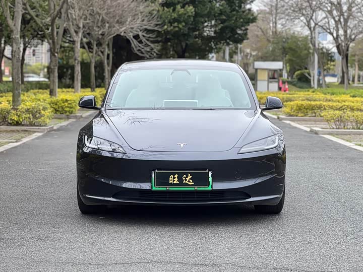 Фото 2 - Tesla Model 3