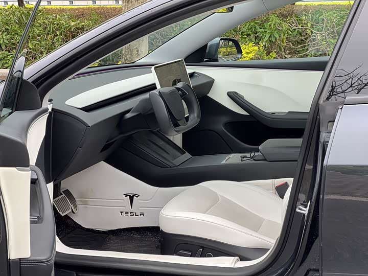 Фото 4 - Tesla Model 3