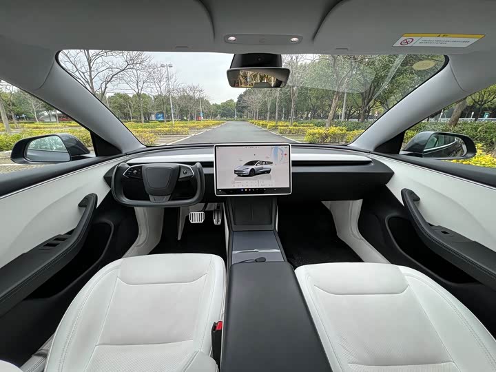 Фото 6 - Tesla Model 3