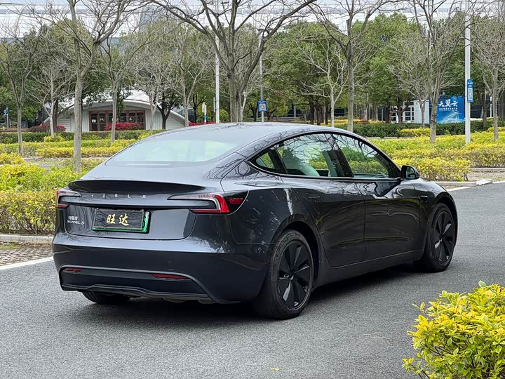 Фото 8 - Tesla Model 3