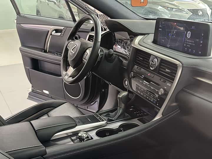 Фото 5 - Lexus RX