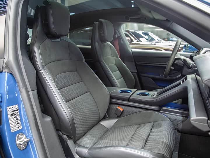 Photo 7 - Porsche Taycan