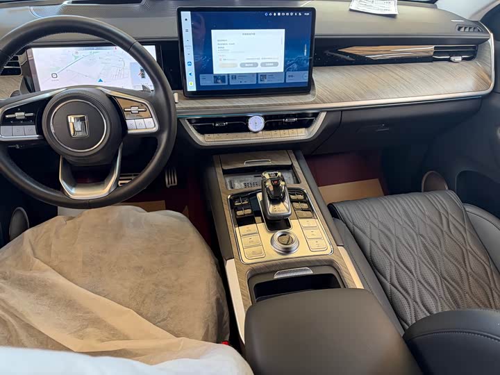 Фото 8 - Tank 500 Hybrid