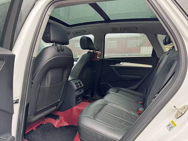 Фото 6 - Audi Q5L