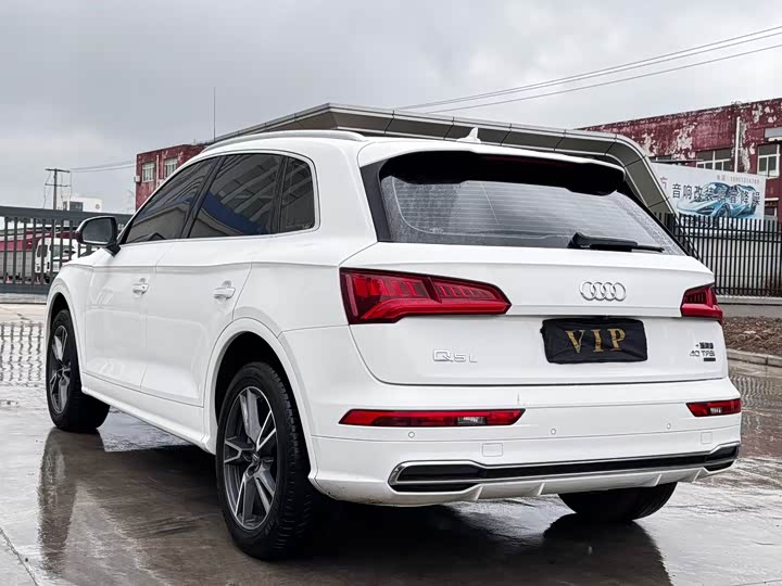 Фото 7 - Audi Q5L
