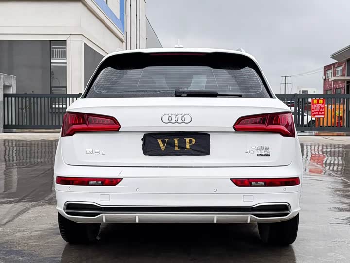 Фото 8 - Audi Q5L