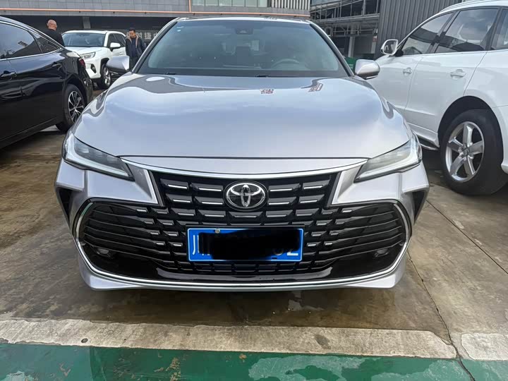 Photo 2 - Toyota Avalon
