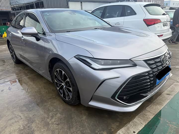 Photo 3 - Toyota Avalon