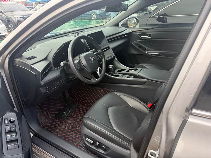 Photo 4 - Toyota Avalon