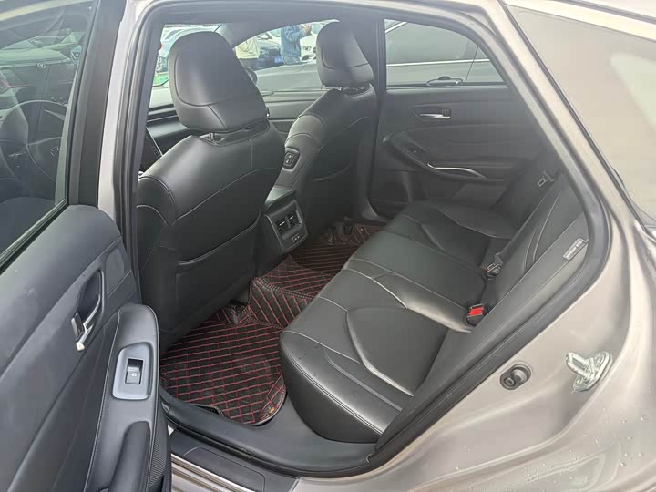 Photo 5 - Toyota Avalon