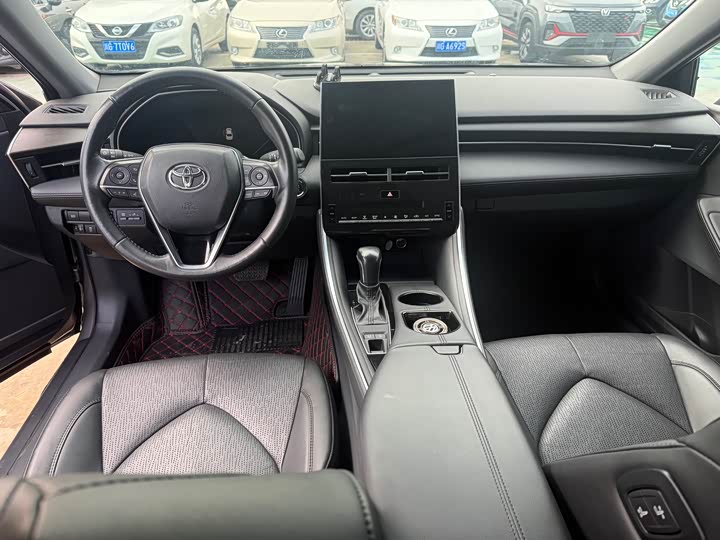 Photo 6 - Toyota Avalon