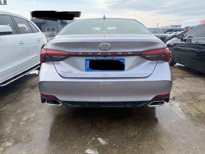 Photo 8 - Toyota Avalon