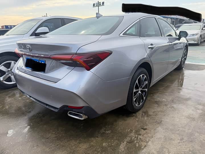 Photo 9 - Toyota Avalon