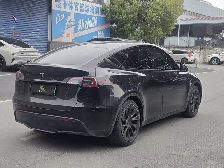 Фото 4 - Tesla Model Y