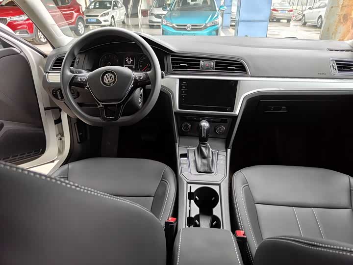 Photo 8 - Volkswagen Lamando L