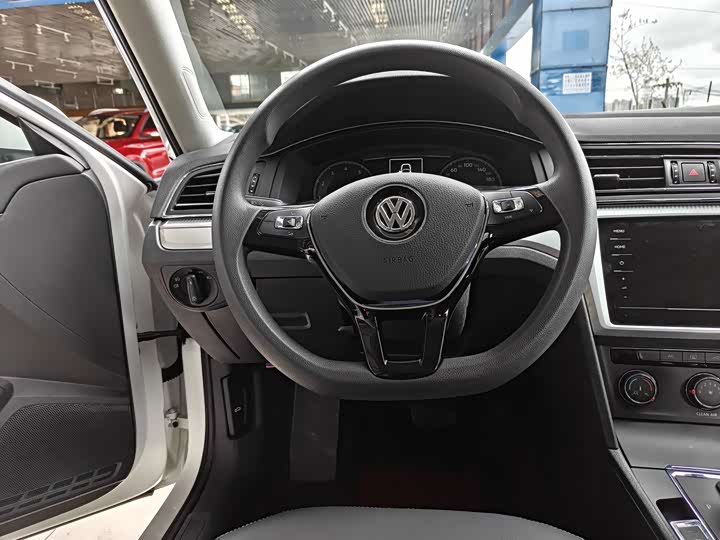 Photo 9 - Volkswagen Lamando L