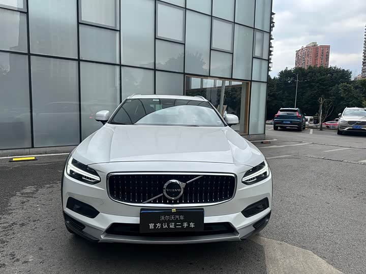 Фото 2 - Volvo V90