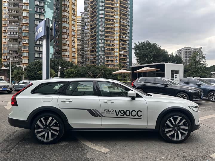 Фото 4 - Volvo V90