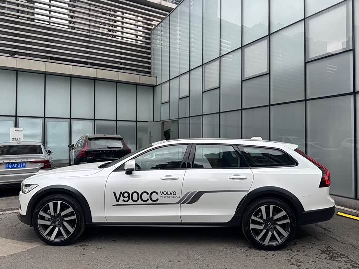 Фото 5 - Volvo V90