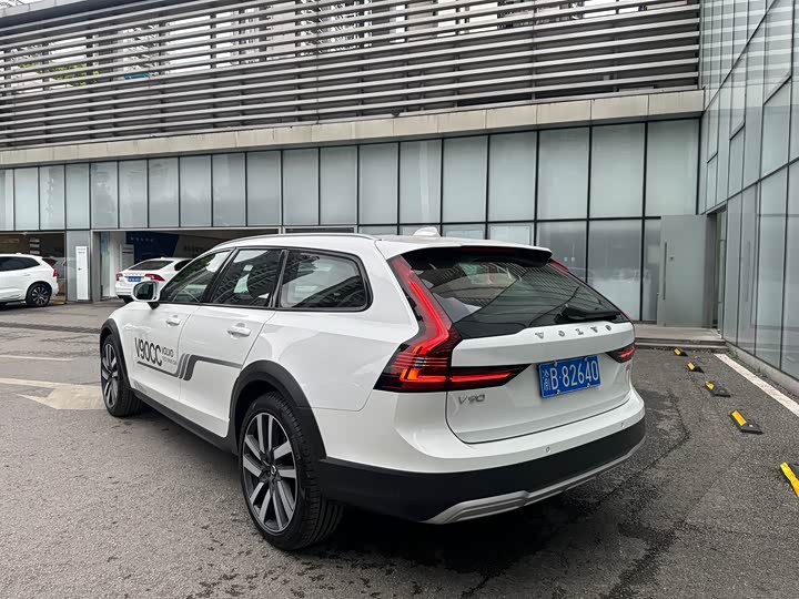 Фото 6 - Volvo V90