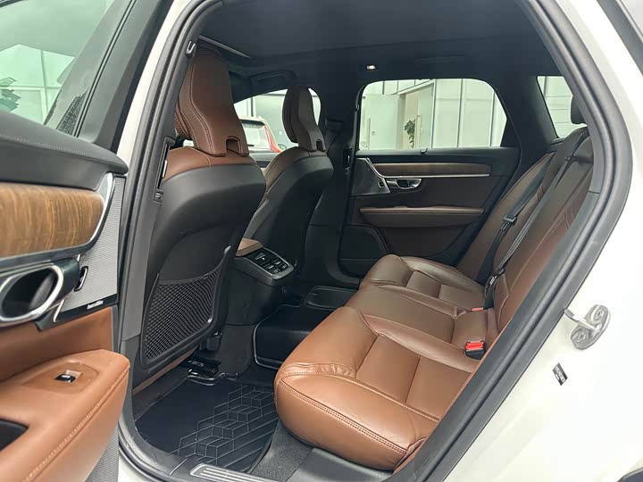 Фото 9 - Volvo V90