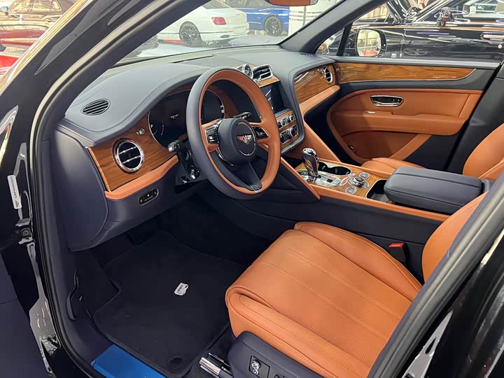 Фото 10 - Bentley Bentayga